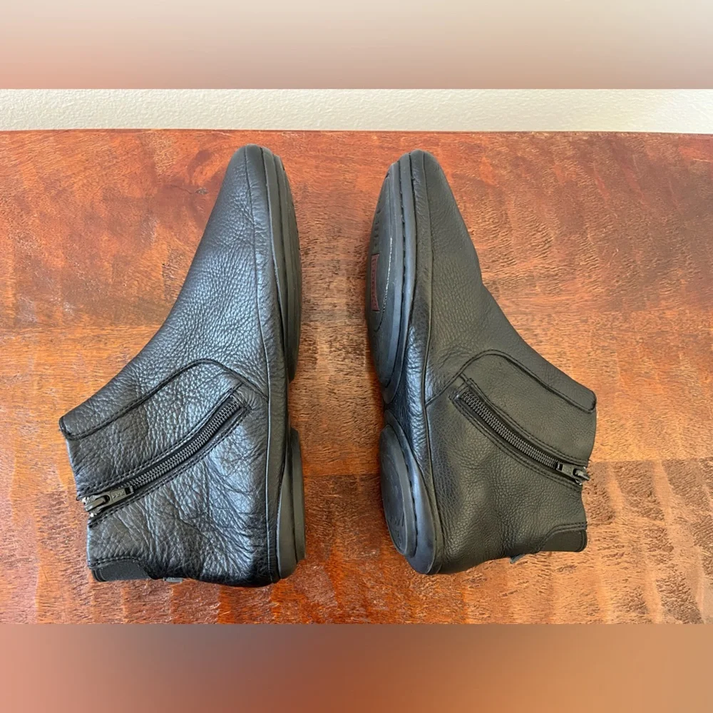 Camper Right Nina Slim Black leather comfy minimalist ankle boots sz 38